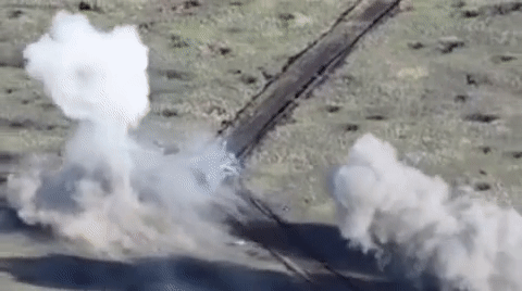 Chưa rõ tình trạng thương vong của kíp điều khiển sau sự việc. Các bên liên quan trong cuộc xung đột chưa bình luận về video.