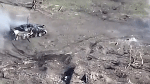 Đám cháy bùng lên ở hông phải, nhưng chiếc T-72B3 tiếp tục di chuyển khỏi khu vực. "Tổ lái chiếc xe tăng khi đó đã bắn hết toàn bộ cơ số đạn trên xe và đang chuẩn bị di chuyển về tuyến sau để tiếp đạn", tài khoản này mô tả tình huống dẫn tới sự việc.