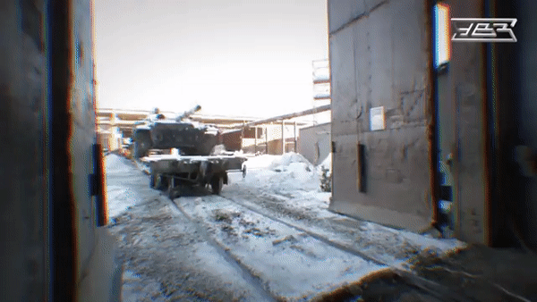 Sau khi phần khung thân được đại tu xong, chúng sẽ từ từ được tiến hành lắp đặt thêm các bộ phận mới.