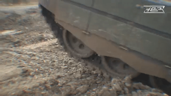 Tại đây sau khi tháo rời thì những bộ phận hao mòn bị loại bỏ và thay thế.