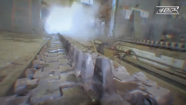  Giáp phản ứng nổ kiểu module Relikt và kính ngắm quang học mới được lắp trong tháp pháo của xe tăng.