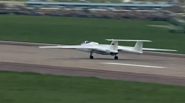 Tuy M-55 được gọi là "U-2 Liên Xô" nhưng tính năng của nó kém hơn Lockheed U-2 nhiều với trần bay tối đa chỉ khoảng 21.500m.