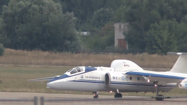 Yếu tố quan trọng nhất mà phi cơ cần đạt được là khả năng bay đến độ cao lớn và cơ động lượn vòng trên đó.