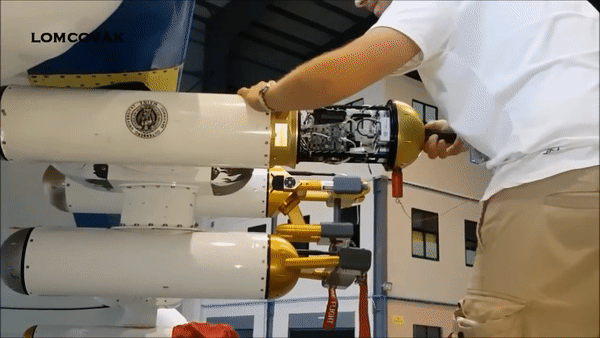 Trong quá trình bay thử nguyên mẫu M-17, không quân Liên Xô phát hiện hàng loạt vấn đề, như phần đuôi rung lắc mạnh khi bay ở tốc độ và độ cao lớn.