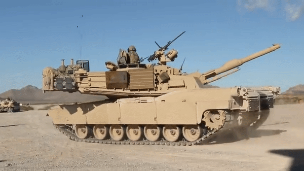 Trong chiến tranh Iraq năm 2003, M1 Abrams bị cuốn vào cuộc chiến ở khu vực đô thị - nơi khả năng quan sát của xe tăng bị hạn chế rất nhiều và bị tập kích bởi nhiều hỏa lực chống tăng từ tứ phía.