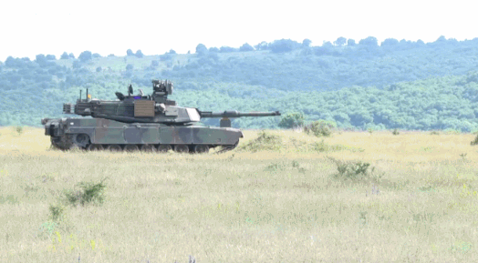 M1 Abrams vẫn được coi là một trong những chiếc xe tăng mạnh nhất hành tinh do sở hữu giáp Chobham cực tốt, hỏa lực mạnh, khả năng cơ động cao cùng với đó là hệ thống điện tử liên kết giữa các xe với nhau hiện đại.