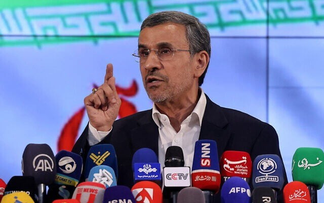 Cựu Tổng thống Iran Mahmoud Ahmadinejad phát biểu với giới truyền thông sau khi đăng ký ứng cử cho cuộc bầu cử tổng thống Iran tại Tehran vào ngày 2/6/2024. (Ảnh IRNA) 1.jpg