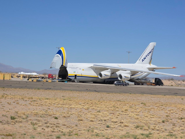 Máy bay F-16 từ nghĩa địa máy bay của Mỹ, được chuyển lên máy bay vận tải An-124 của Ukraine. Nguồn X 3.jpg