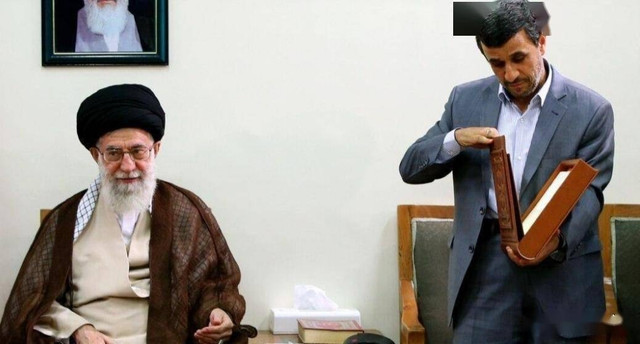 Ông Mahmoud Ahmadinejad (bên phải) khi còn là Tổng thống Iran, với nhà lãnh đạo tinh thần Iran, Đại giáo chủ Ali Khamenei. (Ảnh IRNA) 4-5027.jpg