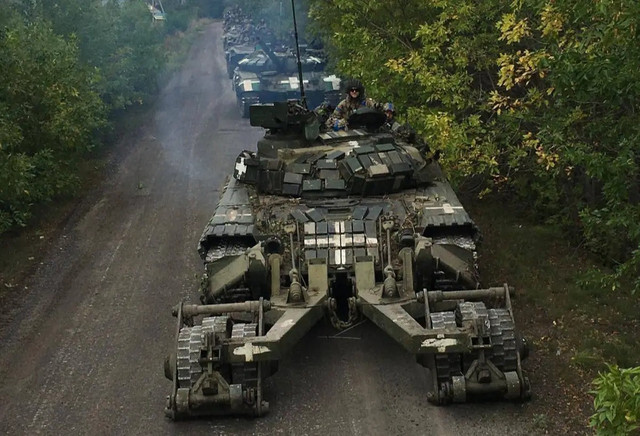 Xe công binh rà phá mìn của quân đội Ukraine. Ảnh Kyiv Post 2-5433.jpg