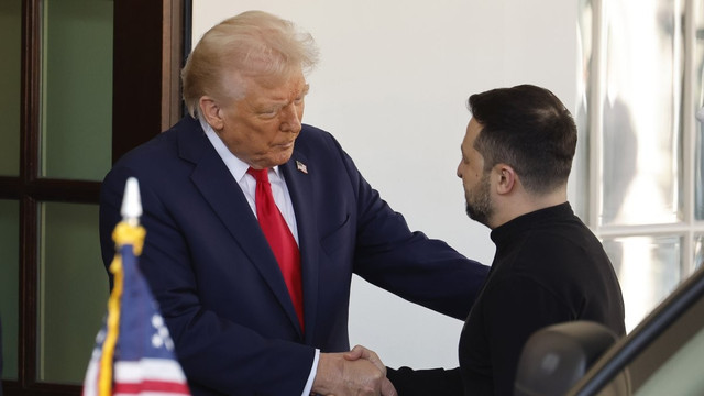 Tổng thống Mỹ Donal Trump và Tổng thống Ukraine Zelensky gặp nhau tại Rome (Italy), để bàn về Quỹ đầu tư, tái thiết Mỹ-Ukraine. Ảnh Ukrinform 7-8940.jpg