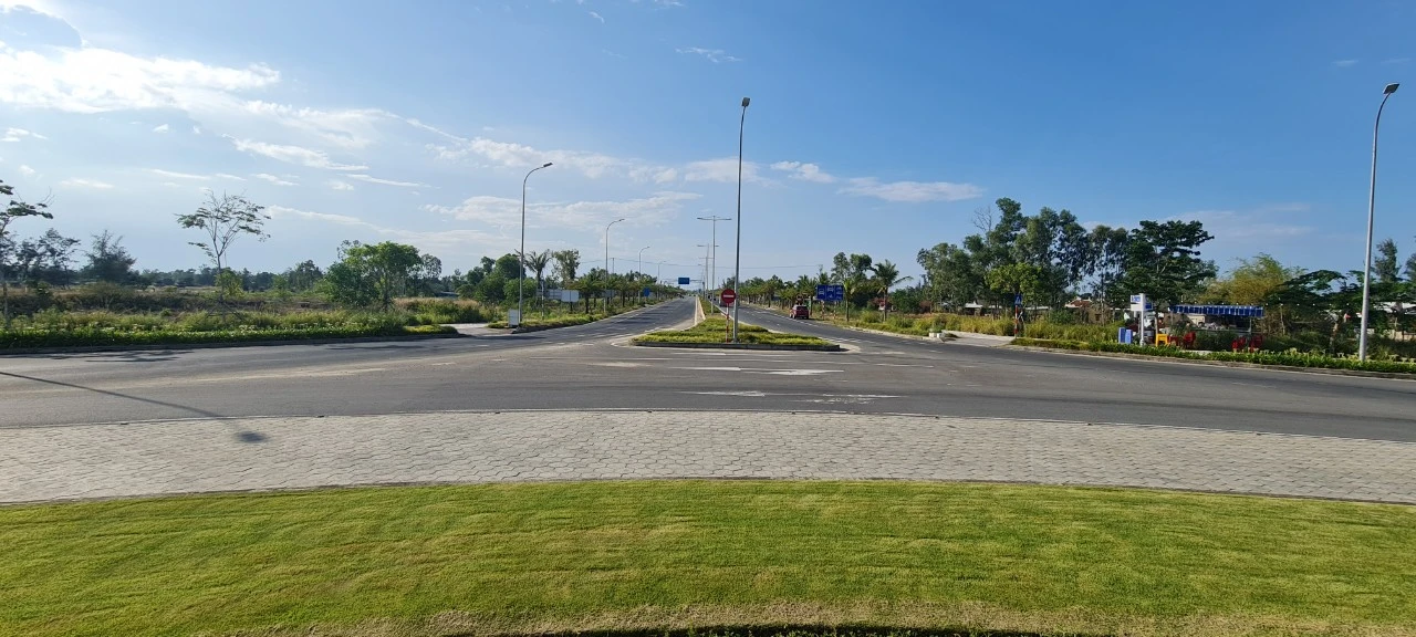 Đẹp ngỡ ngàng cung đường nghìn tỷ ven biển Quảng Nam