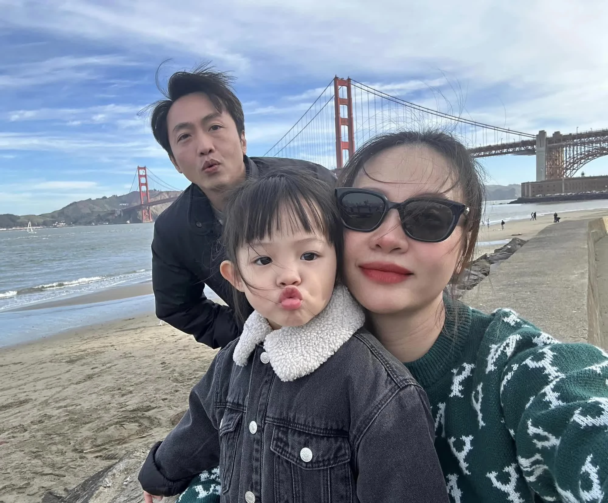 Đàm Thu Trang lần 2 mang thai: Nhan sắc mặn mà, chồng cưng chiều