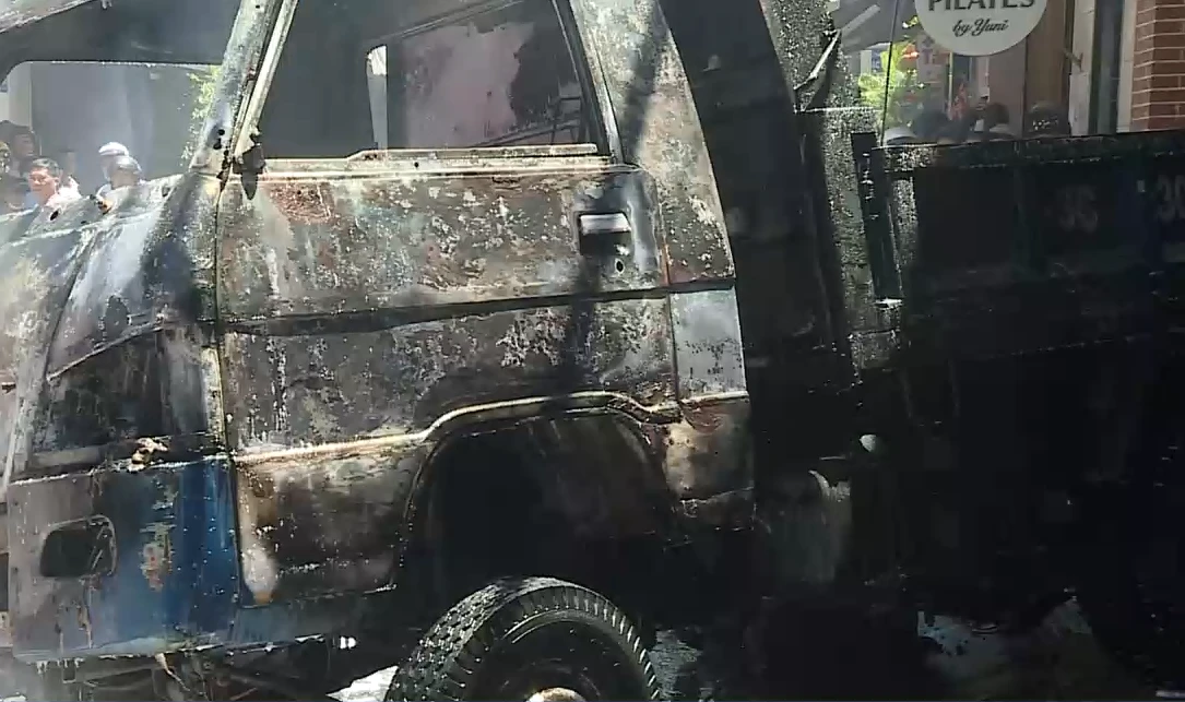 Hiện trường vụ cháy xe tải lan sang nhà dân ở Đà Nẵng