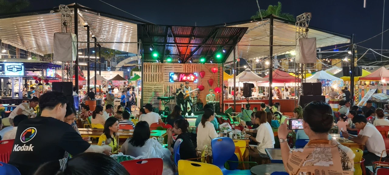 Có gì đặc biệt ở chợ đêm nổi tiếng bậc nhất Đà thành?