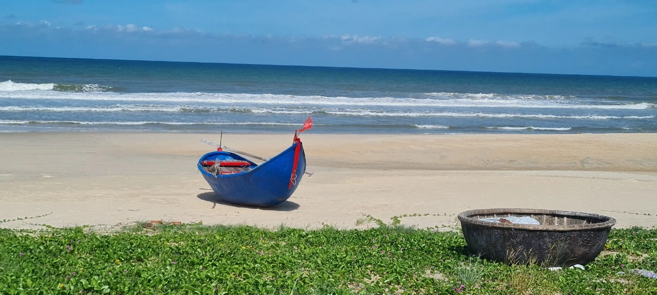 Hoang sơ vẻ đẹp biển Tam Thanh