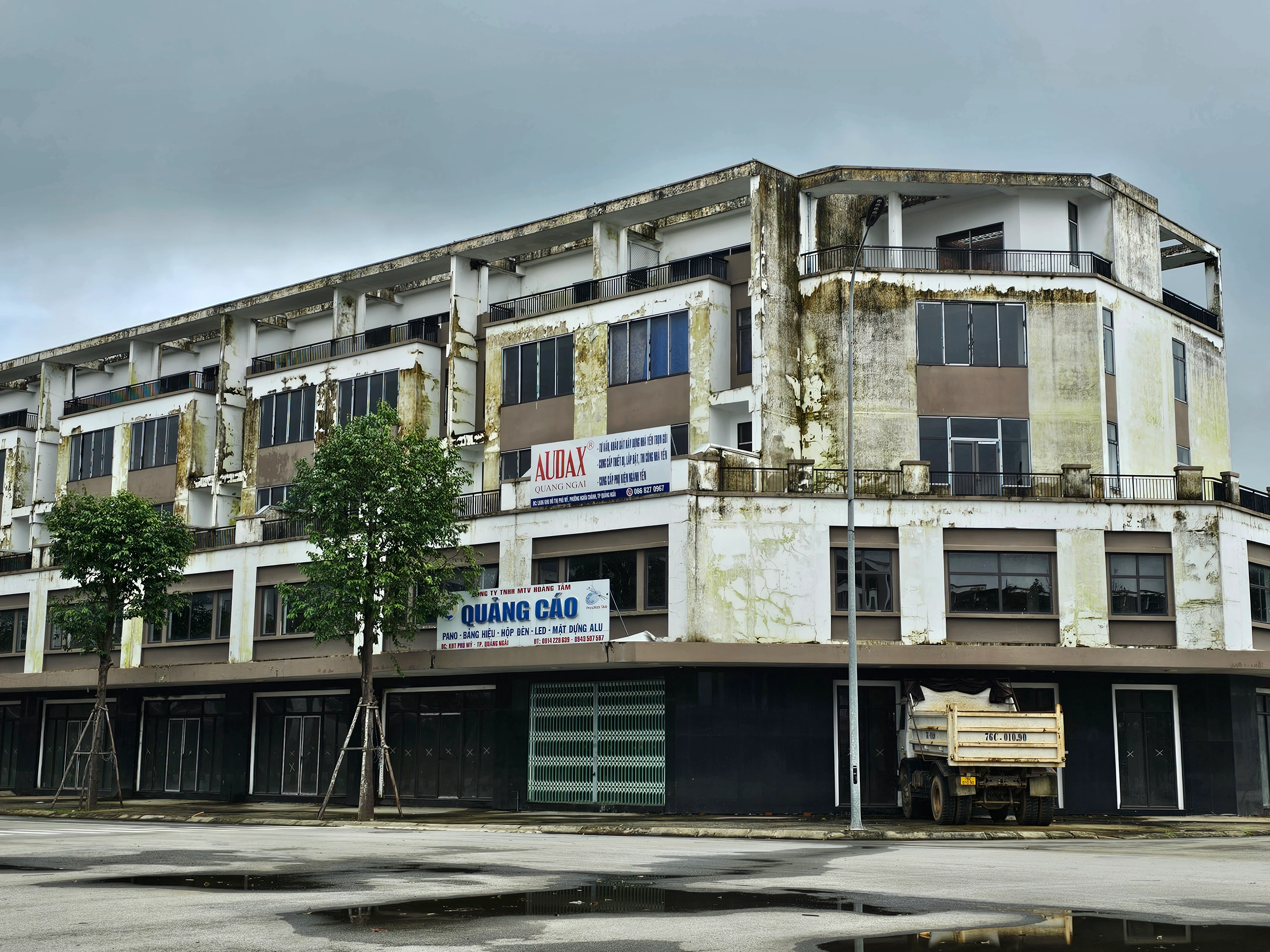 Quảng Ngãi: La liệt nhà phố bỏ hoang tại Khu đô thị mới