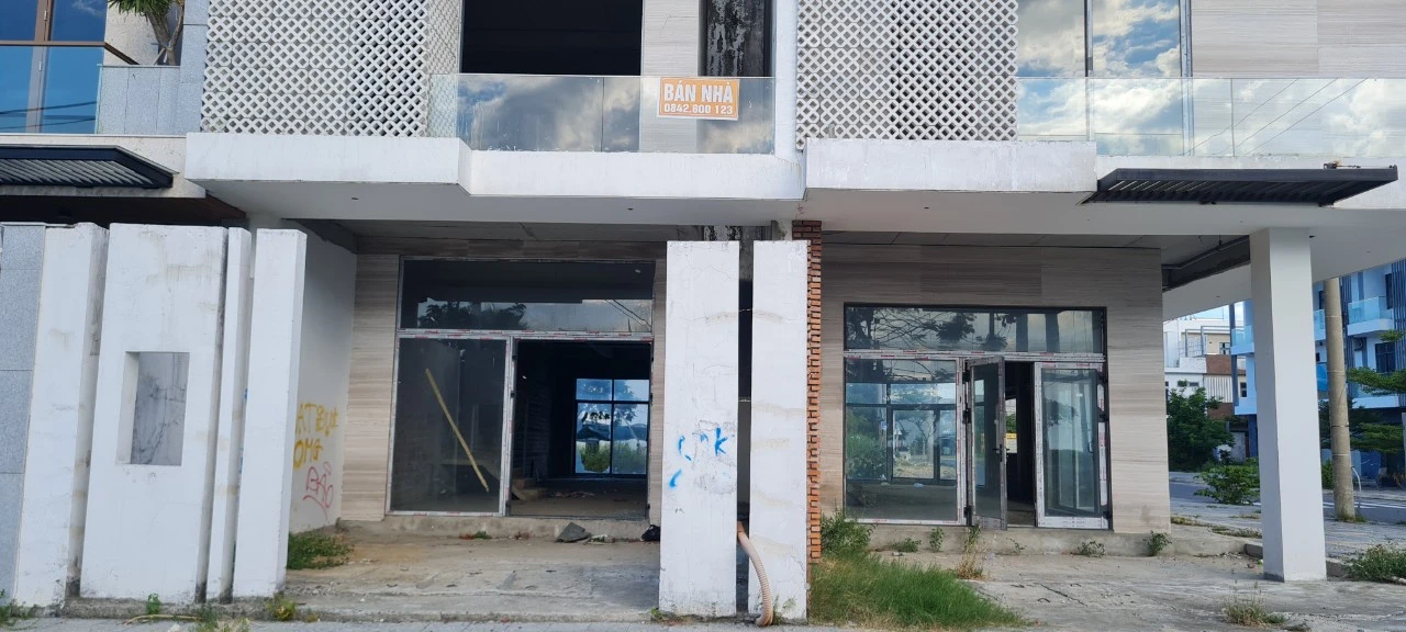 Đà Nẵng: Hoang tàn “siêu phẩm” shophouse 2 mặt tiền Marina Complex 