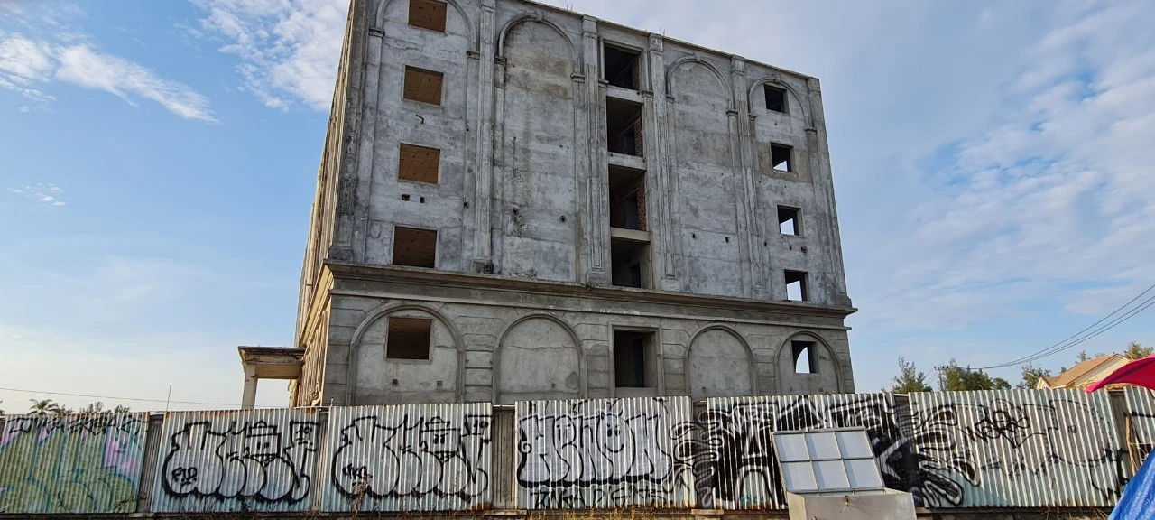 Hoang tàn dự án siêu lâu đài dát vàng bên bãi biển đẹp nhất châu Á