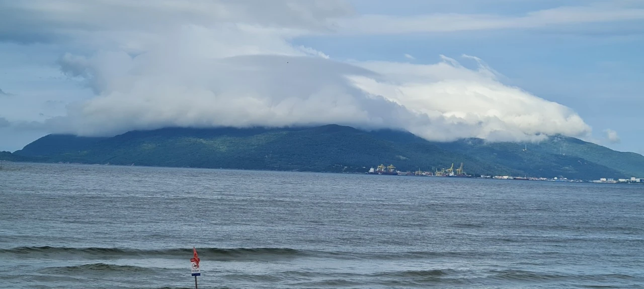 Lặng ngắm suối mây cuồn cuộn trên đỉnh Hải Vân - Sơn Trà 