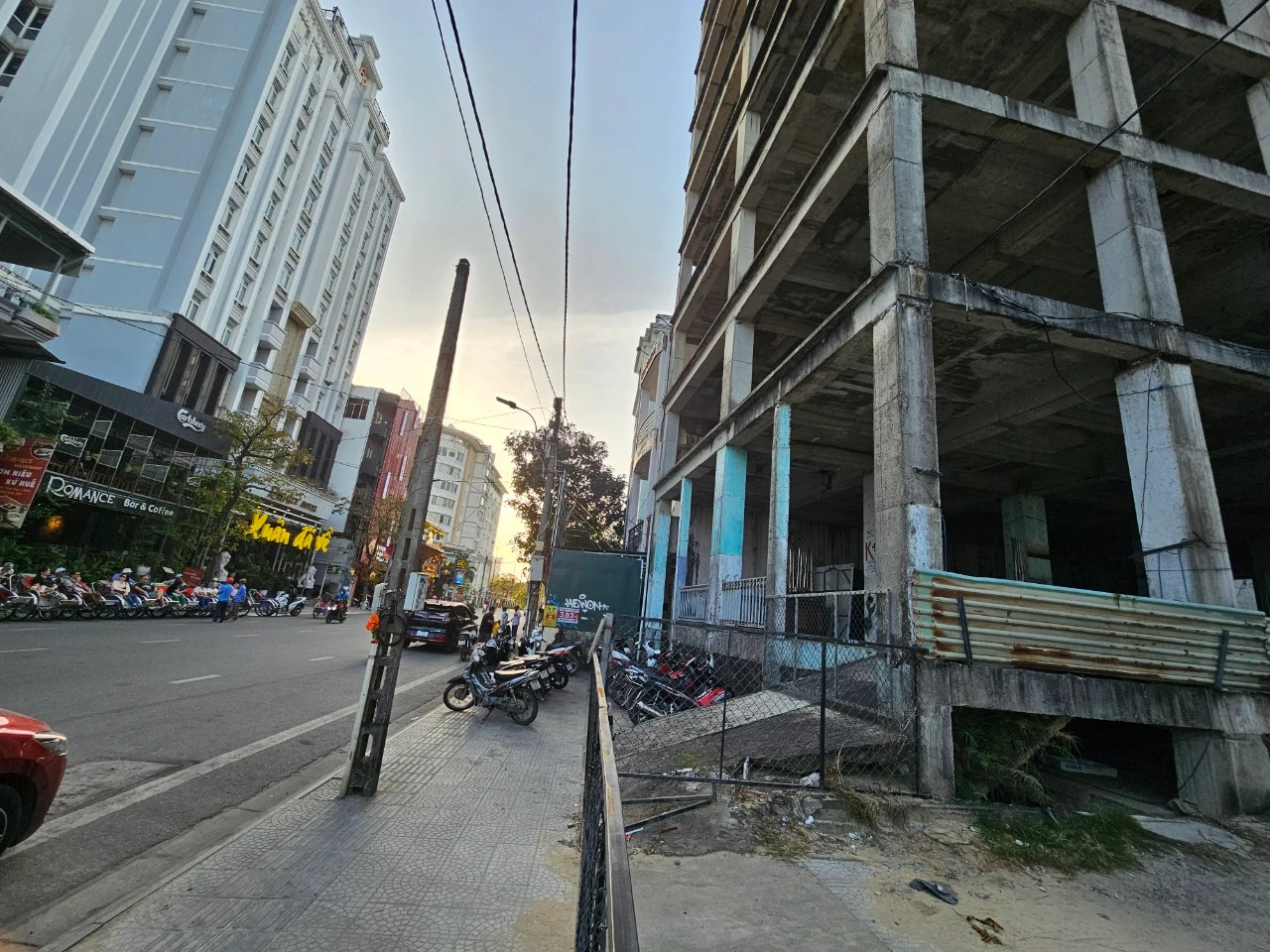 Huế: Xót xa công trình bỏ hoang ngay khu phố Tây sầm uất