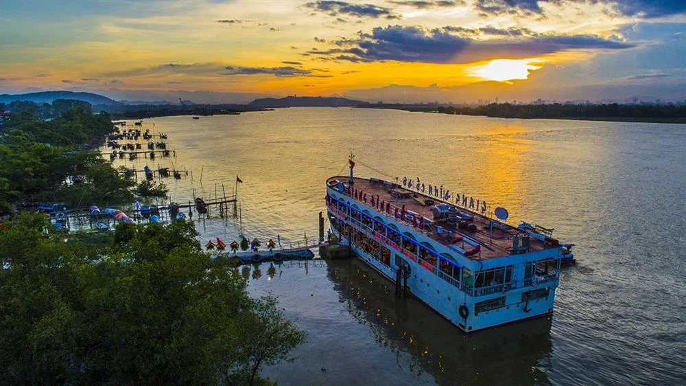 Thời điểm ngắm hoàng hôn đẹp nhất trên bến Giang Đình