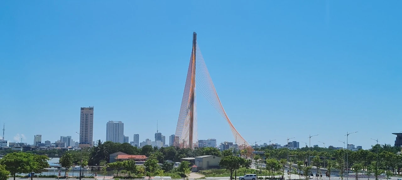 Tới Đà Nẵng ngắm những cây cầu độc đáo nhất Việt Nam