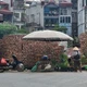 "Biến" lòng đường Hà Nội thành bãi tập kết VLXD