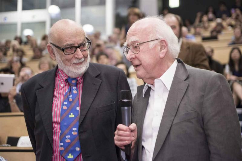 10. Giúp hai nhà vật lý đạt giải Nobel. Năm 2013, Peter Higgs và François Englert đã được trao giải Nobel Vật lý vì công trình tiên đoán về cơ chế Higgs. Ảnh: UCI Sites - UC Irvine.