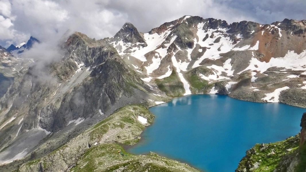 Rùng mình hồ nước đẹp như tiên cảnh, giết người trong nháy mắt