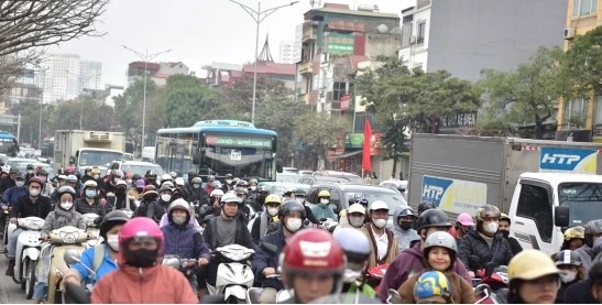 Cận cảnh cửa ngõ phía Nam Hà Nội đông nghịt trước kỳ nghỉ Tết