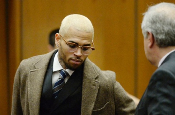 Mọi chuyện không suôn sẻ với Chris Brown khi anh bị bắt hồi tháng 10 vì nghiện ma túy và bị quản thúc tại nhà.