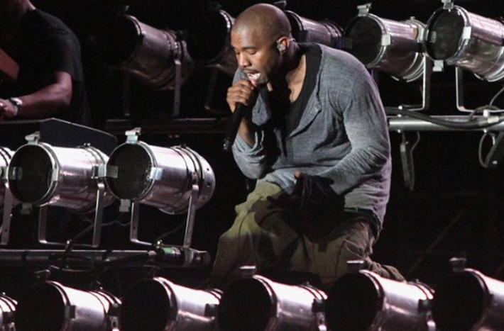 Vào tháng 6, Kanye West phát hành album thứ 6 "Yeezus" và bắt đầu chiến dịch quảng bá truyền thông