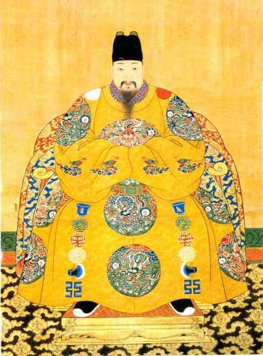 8. Nhà Minh (1368 – 1644 ): Đây là một trong những triều đại ổn định nhất trong lịch sử các triều đại Trung Quốc. Triều Minh nổi tiếng với hoạn quan Trịnh Hòa (thái giám dưới triều vua thứ năm nhà Minh)- người đã chỉ huy các chuyến thám hiểm được gọi chung là các chuyến đi của "Thái giám Tam Bảo hạ tây dương" (tới Thái Bình Dương và Ấn Độ Dương) từ năm 1405 tơi 1433. Dưới triều đại nhà Minh, nền văn chương đạt được nhiều thành tựu to lớn, tiêu biểu là cuốn tiểu thuyết nổi tiếng“Tây Du Ký".