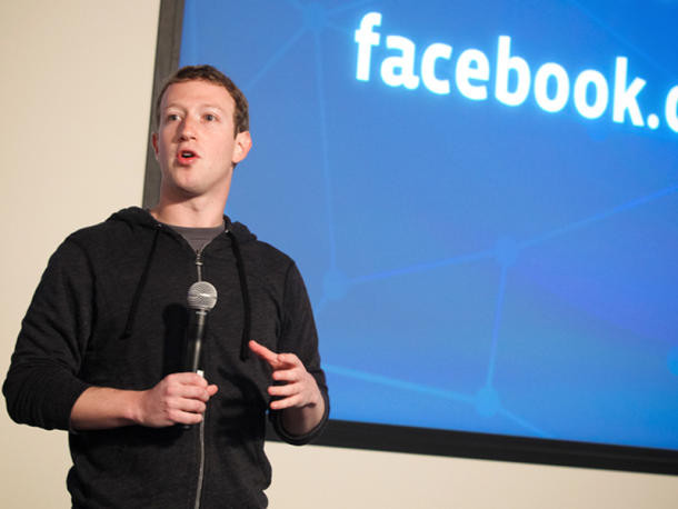 Facebook mua lại WhatsApp. Với trị giá hợp đồng 16 tỷ USD, ứng dụng nhắn tin miễn phí này đã trở thành một phần của mạng xã hội lớn nhất hành tinh. Theo CEO Mark Zuckerberg, toàn bộ đội ngũ nhân viên tại WhatsApp sẽ được giữ nguyên và chuyển sang làm việc cho Facebook. Động thái thâu tóm này nhằm “tạo ra một thế giới mở hơn và liên kết hơn”.