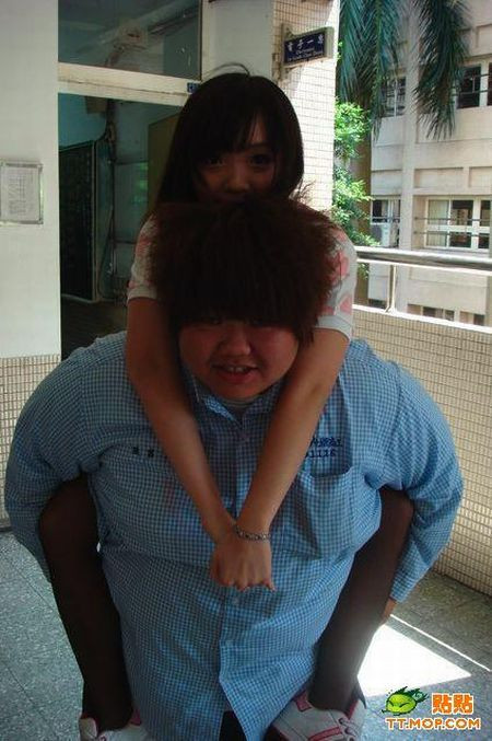 Dù "cọc cạch" cả về hình thức và cân nặng nhưng họ vẫn hạnh phúc khi bên nhau.