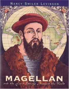 3. Magellan bị coi là kẻ phản bội đất nước Bồ Đào Nha. Ferdinland Magellan là người Bồ Đào Nha nhưng lại nhận tài trợ chuyến du hành từ Vua Charle I của Tây Ban Nha. Điều này xúc phạm đến vua Manuel I của Bồ Đào Nha, vì vậy ông đã cử gián điệp phá hỏng công tác chuẩn bị của Magellan cho chuyến thám hiểm, thậm chí ra lệnh phá hoại tài sản của gia đình ông và nỗ lực ám sát ông. Khi chuyến hải hành căng buồm, vua Manuel I còn ra lệnh cho 2 nhóm thuyền của Bồ Đào Nha đuổi theo hạm đội của Magellan với hi vọng bắt được người thuỷ thủ lão luyện và đưa ông quay trở về quê hương.