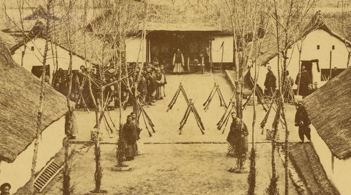 Doanh trại nhà Thanh năm 1875.