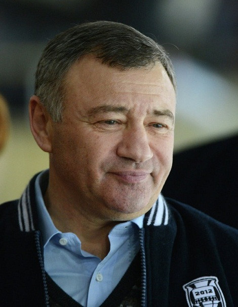 Arkady Rotenberg: Trong số những doanh nhân có ảnh hưởng nhất ở Nga, Arkady Rotenberg đã đóng góp 7,36 tỷ USD. Ông đã góp phần vào việc xây dựng nhà máy điện, đường cao tốc và đường ray xe lửa phục vụ Olympic Sochi.