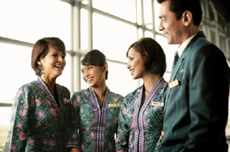 Những yêu cầu cơ bản đó là trình độ cao học của tiếp viên phải được công nhận bởi chính phủ Malaysia và họ đều phải sử dụng thành thạo tiếng Bahasa Malaysia và tiếng Anh.