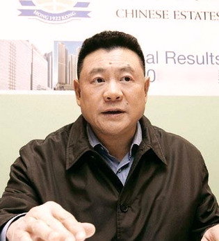 Joseph Lau: Là tỷ phú giàu nhất Hồng Kông. Mặc dù ông mới thoát án tù vì bị buộc tội hối lộ và rửa tiền ở Macau nhưng với khối tài sản 8 tỷ USD thì ông vẫn đứng trong danh sách trùm bất động sản của thế giới.