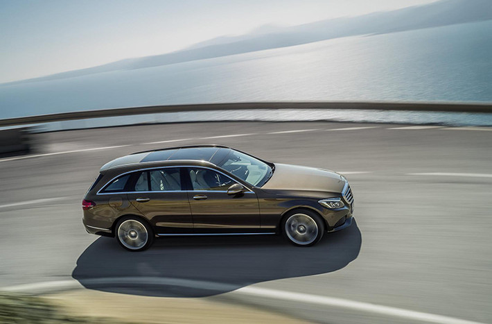 Xe gia đình của năm: Mercedes-Benz C-Class Estate.