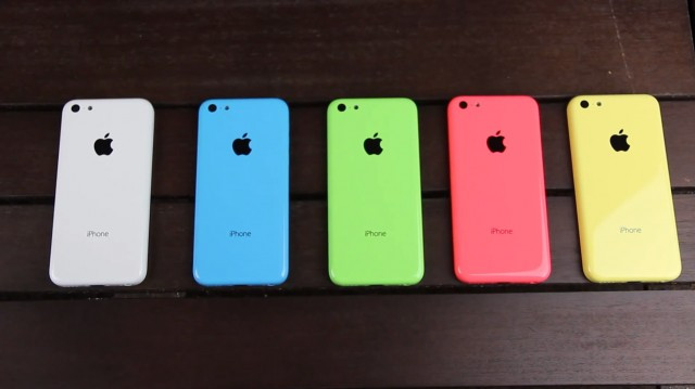 Lượng iPhone 5C tồn kho lên tới 3 triệu chiếc. Do sở hữu những thông tin cấu hình và tính năng không đủ sức hấp dẫn người tiêu dùng, iPhone 5C không thể chiếm lĩnh thị trường giá rẻ như kỳ vọng và đành nằm xếp xó với con số 3 triệu chiếc. Apple đã ngừng sản xuất mẫu này vào cuối năm ngoái nhưng lượng tồn đọng lớn như vậy thực sự là một vấn đề khó giải quyết, ngay cả với bàn tay phù thủy của Apple.