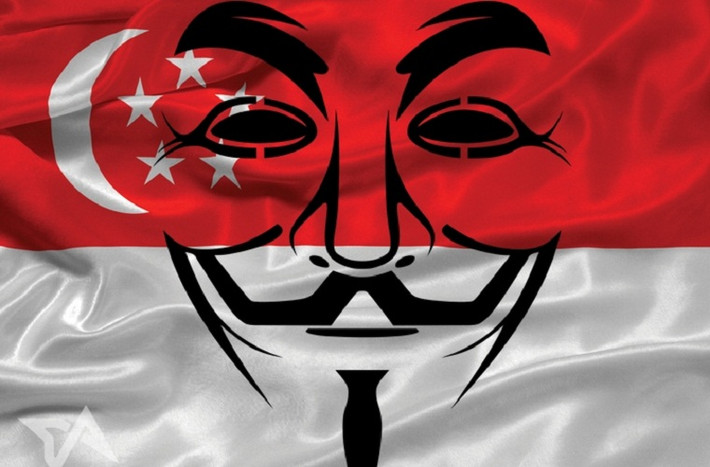 Tổ chức hacker nổi tiếng Anonymous đe dọa sẽ đăng tải thông tin cá nhân của những nhân viên làm việc cho chính phủ Singapore nhằm phản đối việc bắt giữ những người được cho là gián điệp của tổ chức này trong thời gian gần đây. Anonymous đã đăng tải 10 bộ thông tin cá nhân đầu tiên để chứng minh rằng họ có đầy đủ khả năng thực hiện điều này. Bộ thông tin bao gồm họ tên, địa chỉ email, ngày sinh, số điện thoại liên lạc cùng nhiều thông tin nhạy cảm khác.