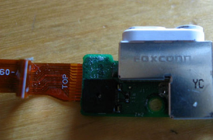 Hôm thứ 6 vừa qua, Foxconn đã ký kết một thỏa thuận với chính quyền thành phố Jakarta theo đó thành phố này sẽ cấp phép cho Foxconn xây dựng nhà máy trên một diện tích lên tới 200 ha. Thời báo Jakarta cũng cho biết công ty đến từ Đài Loan sẽ đầu tư khoảng 1 tỷ USD vào quốc gia này trong vòng 3-5 năm tới nhằm nỗ lực mở rộng công xưởng sản xuất của mình.