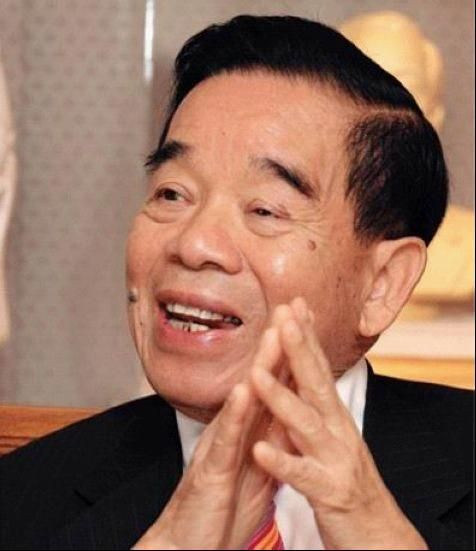 Cheng Yu-tung:Cheng Yu-tung từ lâu đã là một trong những người giàu nhất Hồng Kông và hiện tại ông có giá trị tài sản 17 tỷ USD. Ông là một nhà kinh doanh Châu Á đa tài.