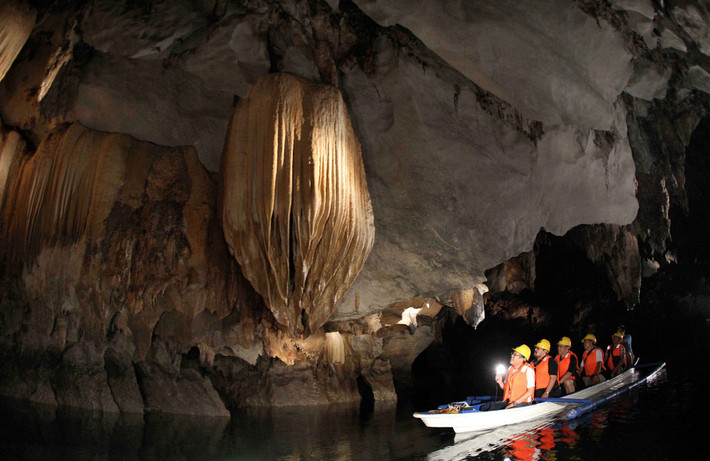 Công viên quốc gia sông ngầm Puerto Princesa Subterranean River dài 8,2 km được công nhận là Di sản thế giới của UNESCO vào ngày 04/12/1999 vì những giá trị về sinh thái và việc hình thành hang động đá vôi, có một con sông ngầm dài nhất thế giới.