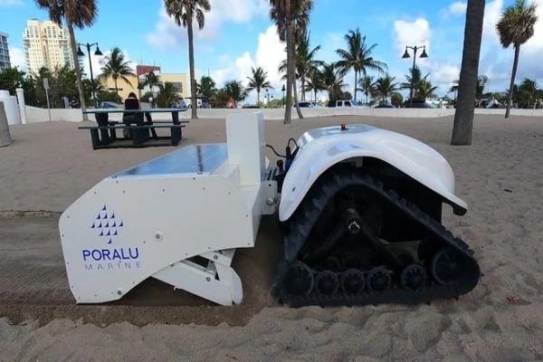 Video: Robot sàng cát tìm rác "thần sầu", làm sạch 3.000m2 mỗi giờ