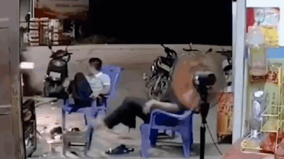 Clip phan ung cuc nhanh cua chu nha 2 lan bi trom xe nong nhat MXH-Hinh-6