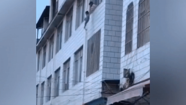 Clip phan ung cuc nhanh cua chu nha 2 lan bi trom xe nong nhat MXH-Hinh-7